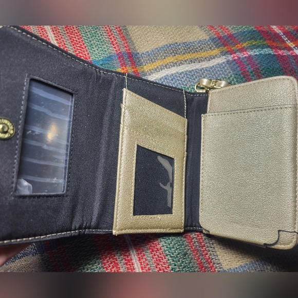 Guess Wristlet Wallet - Picture 5 of 8